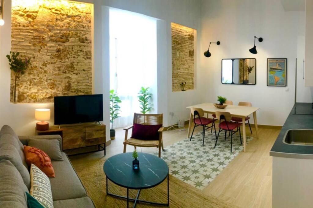 Gatu Premium Villa Libertad, Preferente Mayores De 25 Anos Y Familias Кадис Экстерьер фото