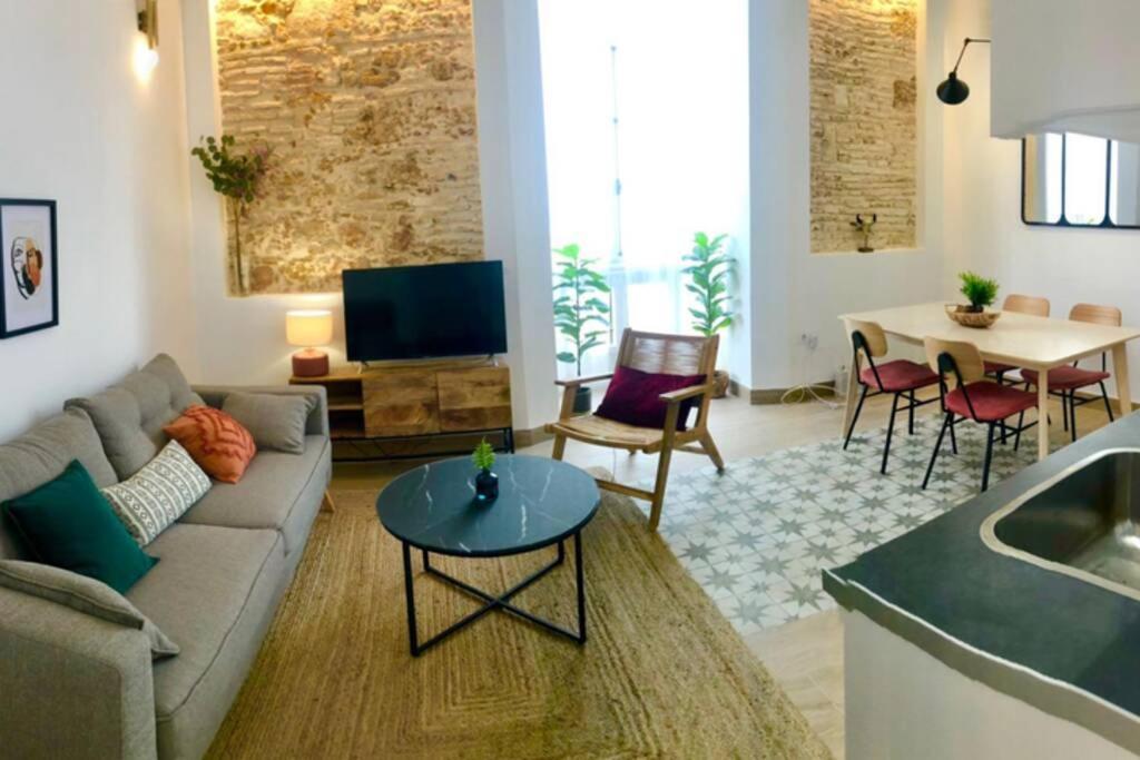 Gatu Premium Villa Libertad, Preferente Mayores De 25 Anos Y Familias Кадис Экстерьер фото