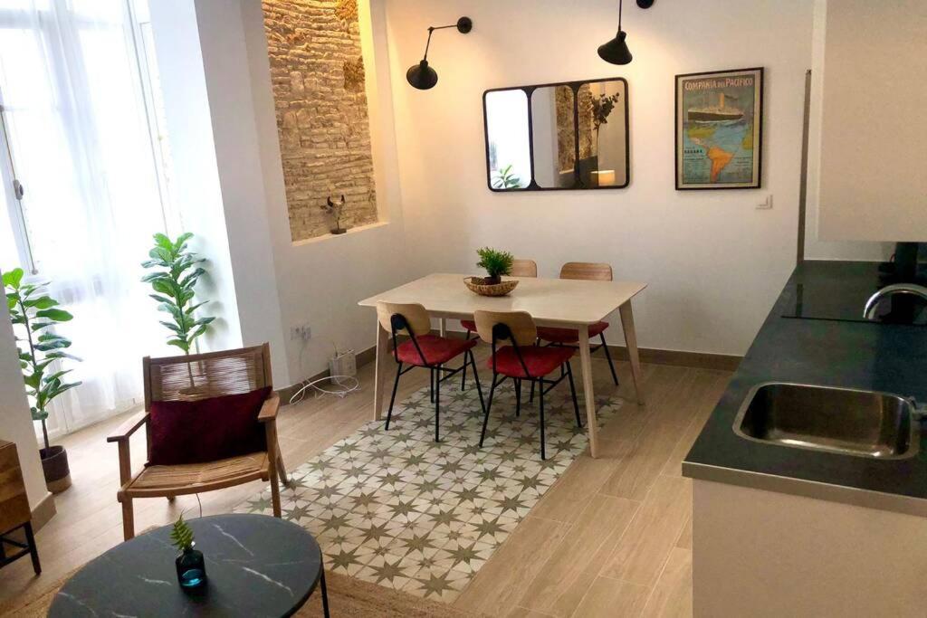 Gatu Premium Villa Libertad, Preferente Mayores De 25 Anos Y Familias Кадис Экстерьер фото